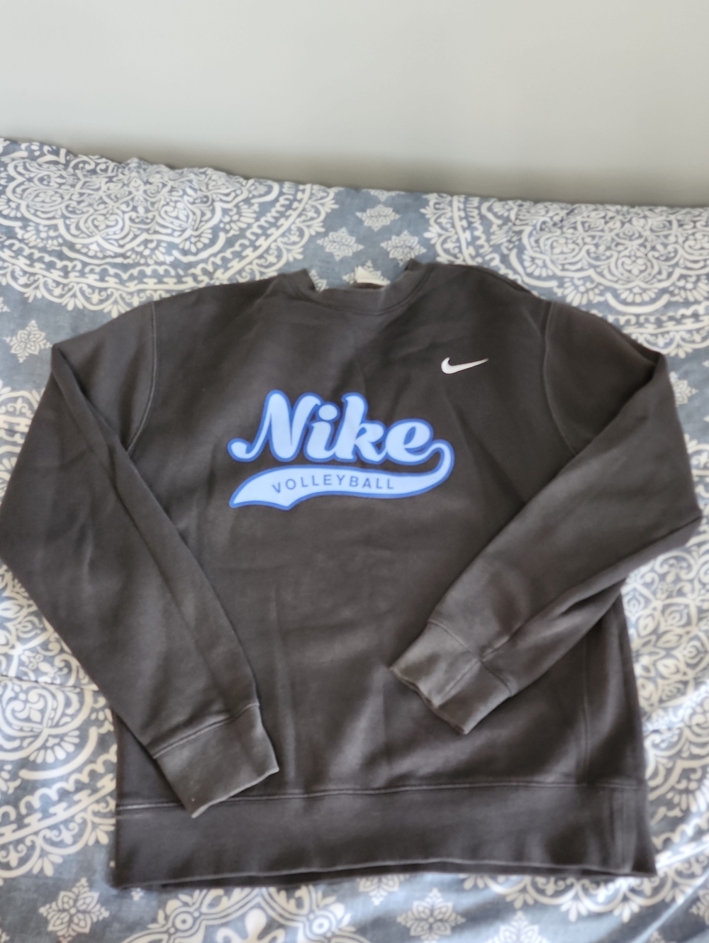 Nike Black Crewneck Sweatshirt with Blue Volleyball Script Size Medium